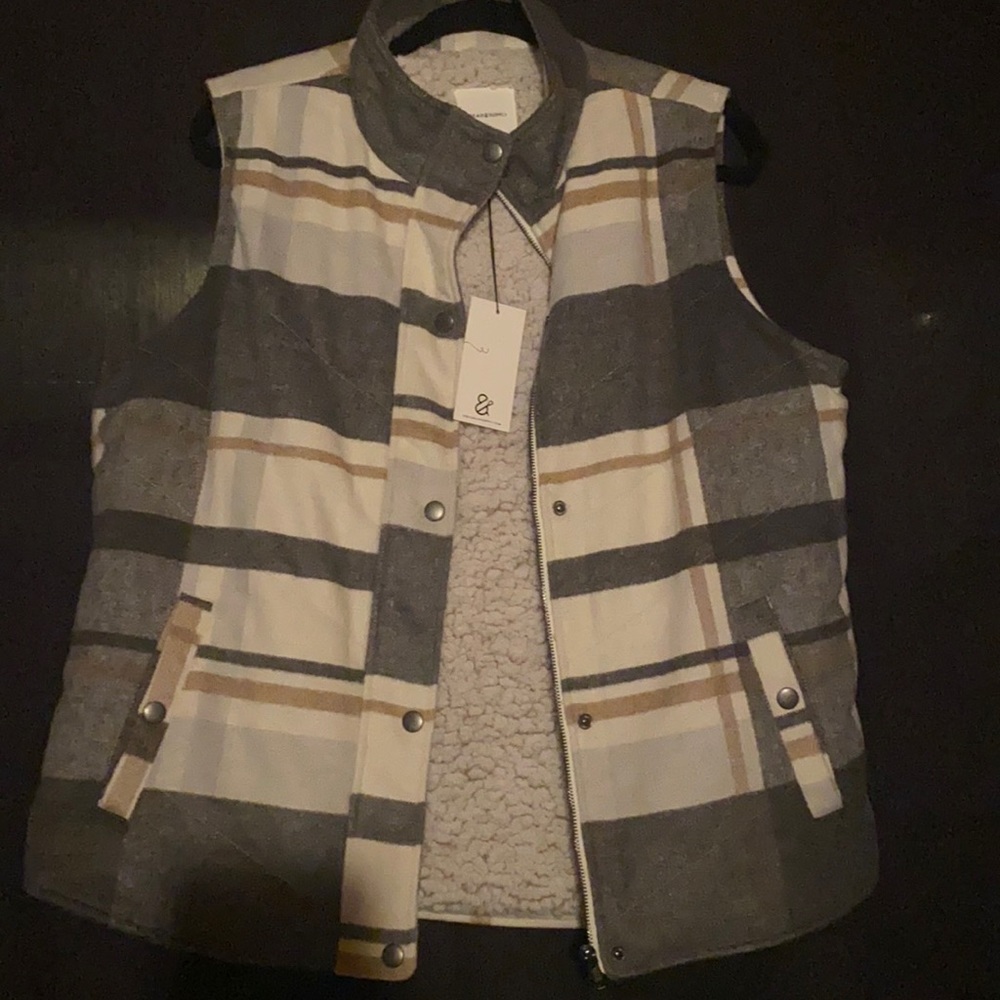 Thread & supply vest